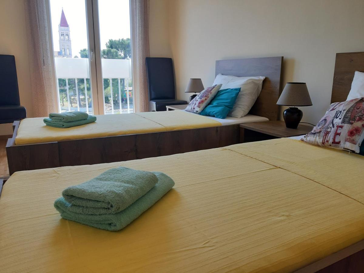 Apartman Petrovic City Center Trogir Eksteriør bilde
