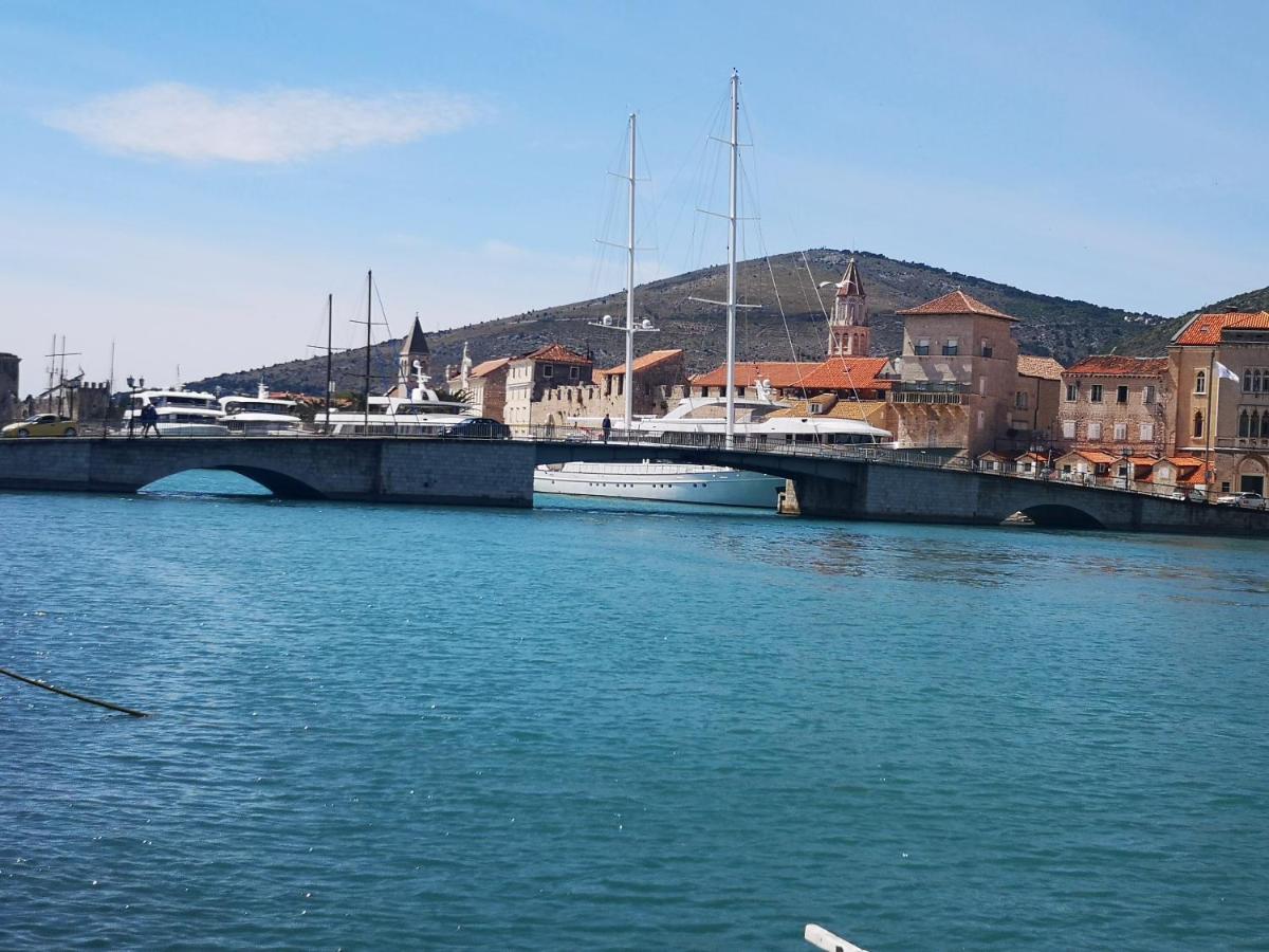 Apartman Petrovic City Center Trogir Eksteriør bilde