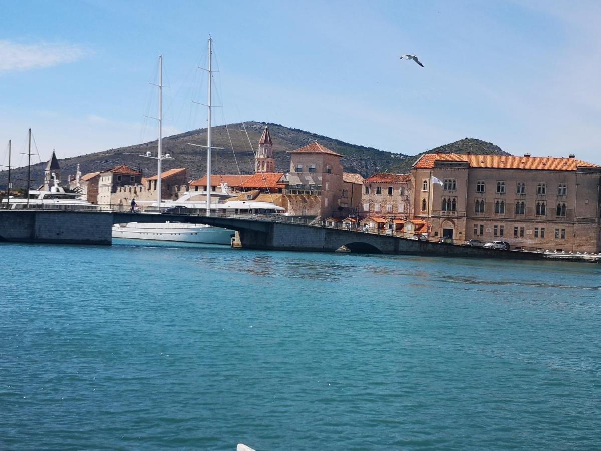 Apartman Petrovic City Center Trogir Eksteriør bilde